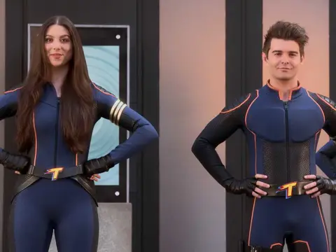Super-twins Phoebe (Kira Kosarin) and Max (Jack Griffo) are enjoying their superhero lifestyle in their new city - but when one ‘save’ goes awry, the Thundermans are sent back to Hiddenville. Hank, Barb, & Chloe are happy to be back - but Max and Phoebe are determined to get their superhero status back. Get pumped for fan-favorite villains, old friends, new friends, and a SUPER awesome adventure!